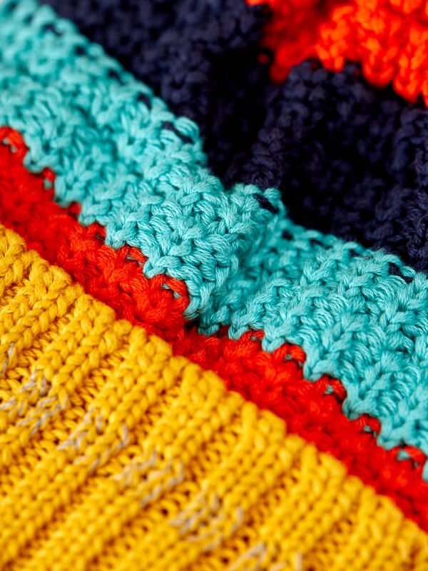 Căciulă tricotată Abisko Bobble Grey Marl Rainbow